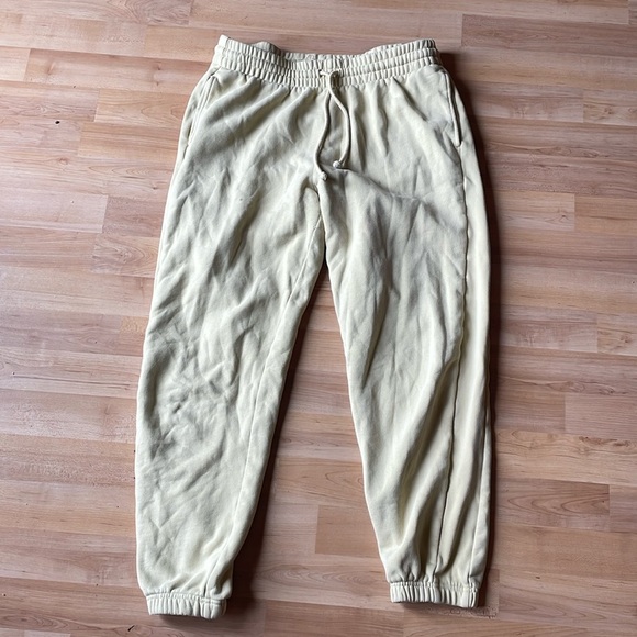 Aritzia-TNA boyfriend sweats - Picture 1 of 7